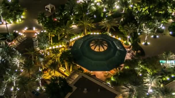 İnsan yapımı Palm Jumeirah adasında 5 yıldızlı Hotel Atlantis zaman diliminde plaj. Birleşik Arap Emirlikleri. — Stok video