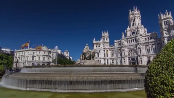 스페인 마드리드의 시 벨레스 광장에 있는 시 벨레스 분수 — 비디오