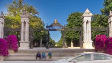 Buen Retiro Park - Madrid timelapse içinde en büyük parklarından biri olan giriş