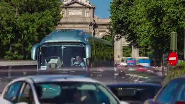 The Puerta de Alcala timelapse is a Neo-classical monument in the Plaza de la Independencia in Madrid, Spain. — Stock Video