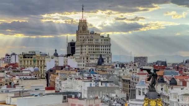 Telefonica Building est un gratte-ciel de style Manhattan situé à Gran Via timelapse, Madrid, Espagne.. — Video