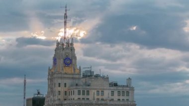 Telefica Binası Gran Via Timelapse, Madrid, İspanya 'da Manhattan tarzı bir gökdelendir..
