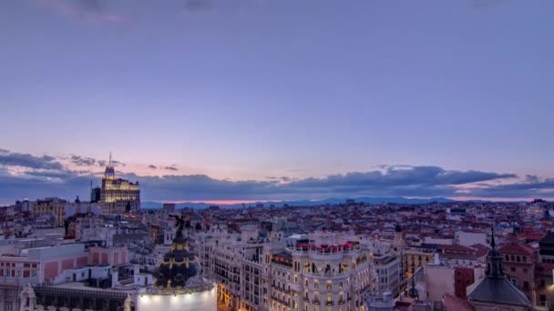 Vista aérea panorâmica de Gran Via dia a noite timelapse, Skyline Cidade Velha Cityscape, Metropolis Building, capital da Espanha — Vídeo de Stock