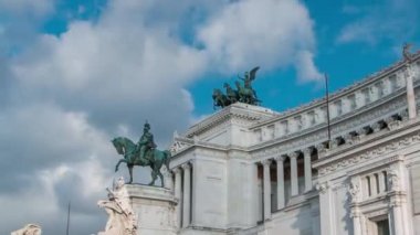 Roma, İtalya. Kral Vittorio Emanuele Ii timelapse dev binicilik heykeli ile Ünlü Vittoriano.