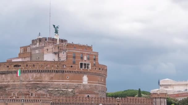 Saint Angel castle timelapse and bridge over the Tiber river in Rome, Italy. — Wideo stockowe