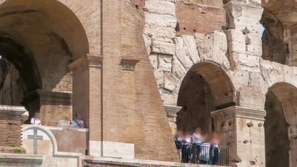 El Coliseo o timelapse del Coliseo, también conocido como Anfiteatro Flavio en Roma, Italia — Vídeos de Stock