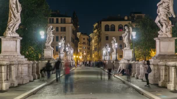 Büyüleyici Ponte SantAngelo Köprüsü zaman çizelgesi Roma 'daki Castel SantAngelo yakınlarında Tiber Nehri' ni geçiyor.. — Stok video