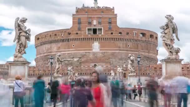 Aziz Melek Şatosu Sant Angelo ve Ponte Sant Angelo 'yu Tiber nehri zaman dilimi üzerine köprüleyin, Roma, İtalya — Stok video