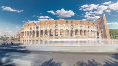 Kolezyum veya Kolezyum zaman atlaması, aynı zamanda Roma, İtalya 'daki Flavian Amfitiyatrosu olarak da bilinir.