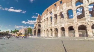 Kolezyum veya Kolezyum zaman atlaması, aynı zamanda Roma, İtalya 'daki Flavian Amfitiyatrosu olarak da bilinir.