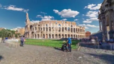Kolezyum veya Kolezyum zaman atlaması, aynı zamanda Roma, İtalya 'daki Flavian Amfitiyatrosu olarak da bilinir.