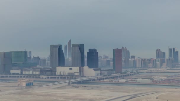 Bâtiments sur l'île Al Reem à Abu Dhabi timelapse d'en haut — Video