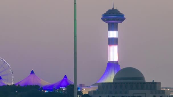 Kvällen i Abu Dhabi med Marina Island dag till natt timelapse — Stockvideo