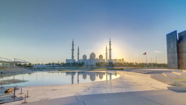 Sheikh Zayed Grand Mosque στο Αμπού Ντάμπι στο ηλιοβασίλεμα timelapse, Ηνωμένα Αραβικά Εμιράτα — Αρχείο Βίντεο