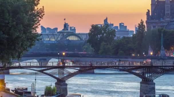 Vista para Pont des Arts em Paris após o pôr do sol dia à noite timelapse, França — Vídeo de Stock