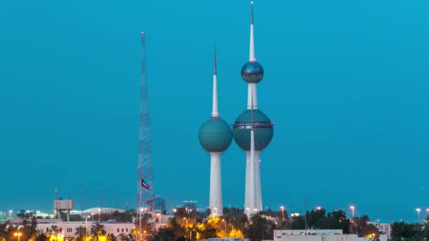 As torres do Kuwait dia a noite timelapse - o marco mais conhecido da cidade do Kuwait. Kuwait, Médio Oriente — Vídeo de Stock