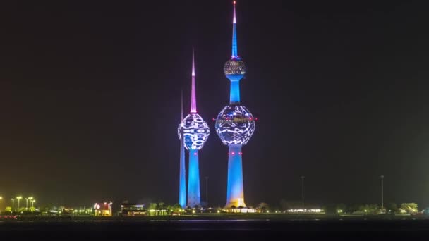 The Kuwait Towers natt timelapse - den mest kända landmärke i Kuwait City. Kuwait, Mellanöstern — Stockvideo