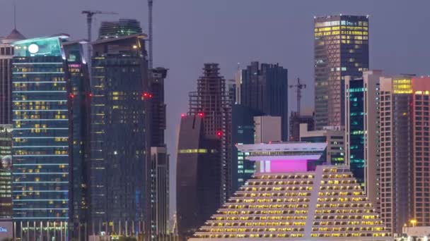 Doha centrum skyline dag tot nacht timelapse, Qatar, Midden-Oosten — Stockvideo
