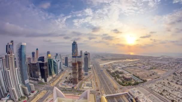 Dubai Business Bay torn med solnedgång timelapse. Takutsikt över vissa skyskrapor och nya torn under uppförande. — Stockvideo