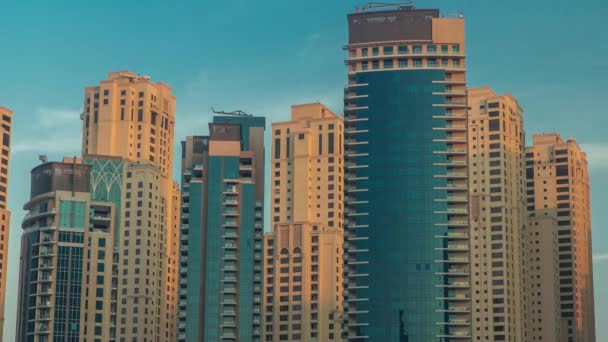 Morgonutsikt över Dubai Marina torn i Dubai timelapse — Stockvideo