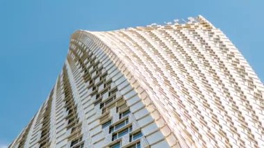 Cayan Kulesi, Dubai Marina 'daki Sonsuzluk Kulesi olarak da bilinir..