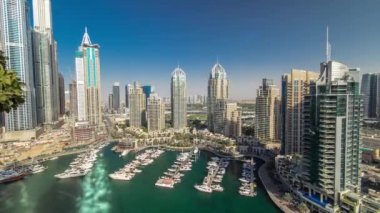 Dubai, BAE 'de gündüz vakti Dubai Marina' nın hava görüntüsü.