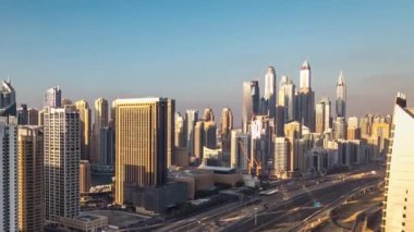 Dubai Marina ve JLT 'nin gün batımında Dubai, BAE' de hava görüntüsü