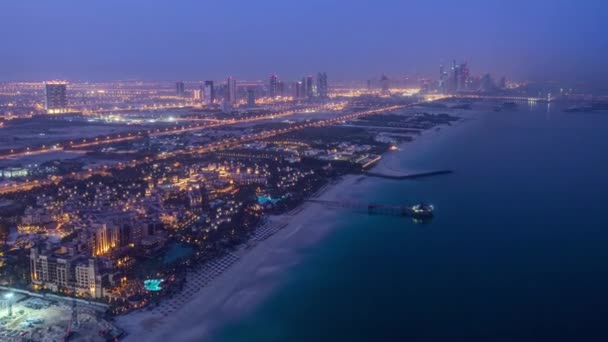 Skyline vista di Dubai dalla notte al giorno di transizione, Emirati Arabi Uniti. Timelapse — Video Stock
