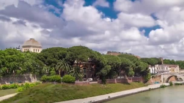 Isola tiberina timelapse hyperlapse is het grootste eiland van tibera rivier in Rome. — Stockvideo