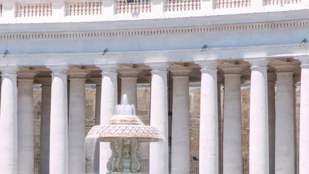 Фонтан на площі Святого Петра в Ватикані. Piazza San Pietro and Basilica — стокове відео