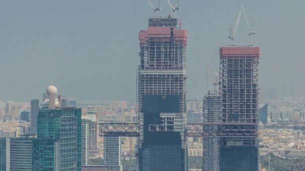 Grúas que trabajan en obras modernas del sitio de restricción de nuevos rascacielos timelapse — Vídeos de Stock