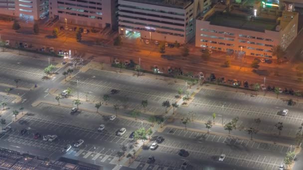 Großer Parkplatz in der Nähe von Einkaufszentrum von vielen Autos überfüllt Zeitraffer-Luftaufnahme — Stockvideo