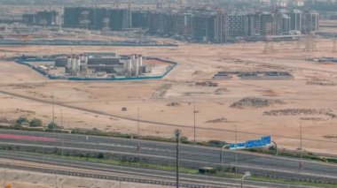 Birçok vinç, yeni ilçe zaman diliminin modern soyutlama sahasında çalışıyor