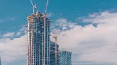 Vinçler yeni gökdelen zaman diliminin modern soyutlama sahasında çalışıyorlar