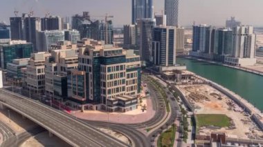 Körfez Meydanı zaman dilimi karışık kullanım ve Dubai 'deki Business Bay' de bulunan düşük katlı kompleks ofis binalarıyla