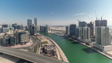 Dubai, Birleşik Arap Emirlikleri 'ndeki Business Bay hava sahasındaki gökdelenler.
