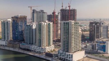 Dubai, Birleşik Arap Emirlikleri 'ndeki Business Bay hava sahasındaki kuleler.