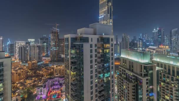 Dubai gökdelenleri iş sahasındaki aydınlatmalı bölge gece zaman çizelgesi. — Stok video