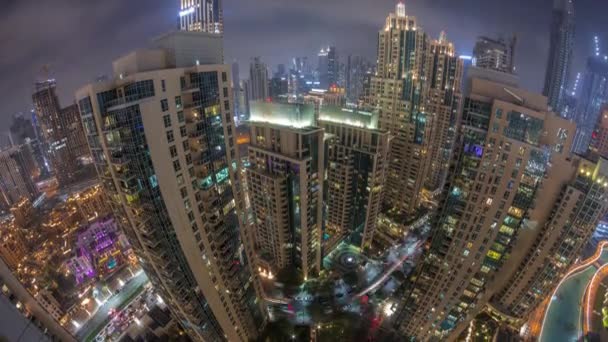 Mrakodrapy mrakodrapy v Dubaji Downtown ve večerní letecké timelapse. — Stock video