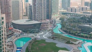 Şehir merkezindeki Dubai şehrinin hava görüntüsü.