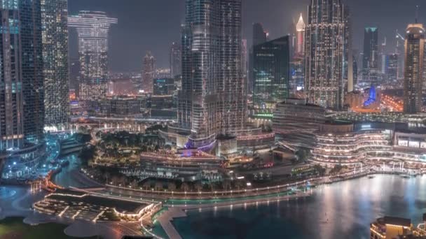 Vista aérea del timelapse nocturno de Dubai en el centro de la ciudad. — Vídeos de Stock