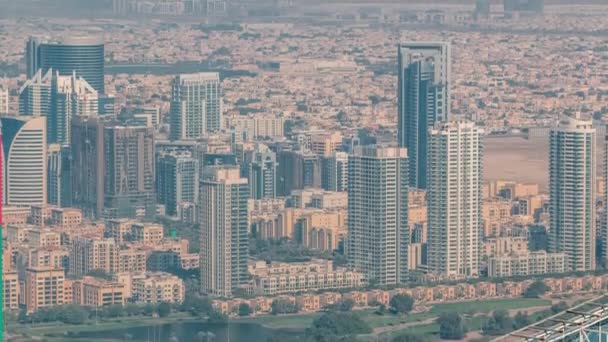 Widok z lotu ptaka w Dubaju pokazujący wysokość al barsha i zieleń obszaru powiatu timelapse — Wideo stockowe