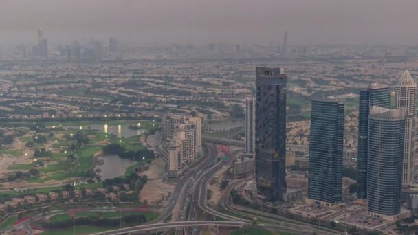 Большой перекресток между JLT района и Дубай Марина пересекается Шейх Заид роуд воздушных день и ночь Timelapse. — стоковое видео