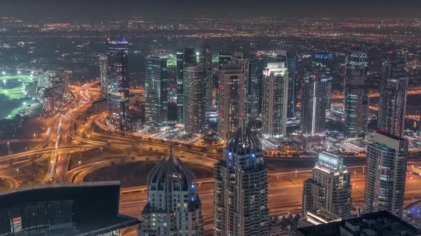 JLT e Dubai marina grattacieli vicino Sheikh Zayed Road timelapse notte aerea. Edifici residenziali — Video Stock