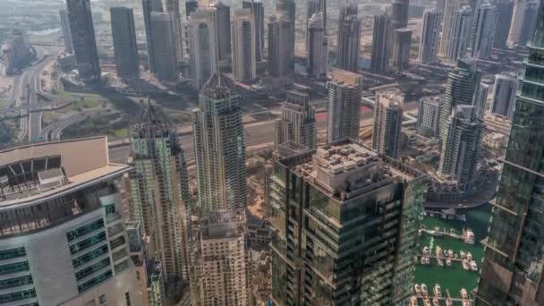 Grattacieli JLT e Dubai Marina intersecati da Sheikh Zayed Road tutto il giorno timelapse — Video Stock