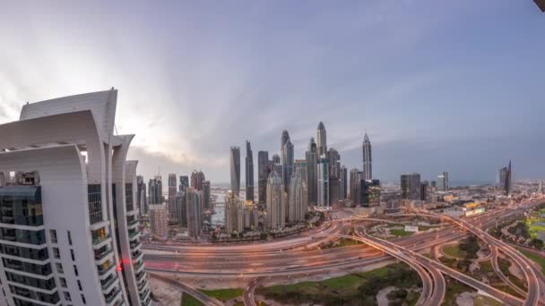 Dubai Marina carretera intersección espagueti cruce día a noche timelapse — Vídeo de stock