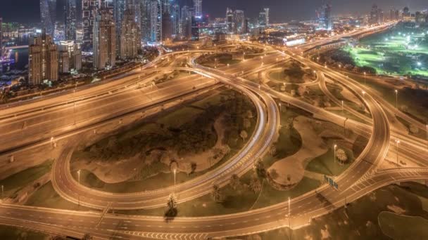 Dubai Marina estrada cruzamento junção espaguete toda a noite timelapse — Vídeo de Stock
