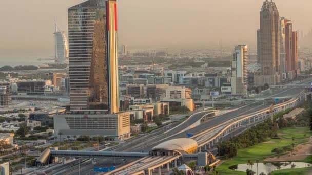 Luchtfoto van Sheikh Zayed Road in Dubai Internet City gebied timelapse — Stockvideo