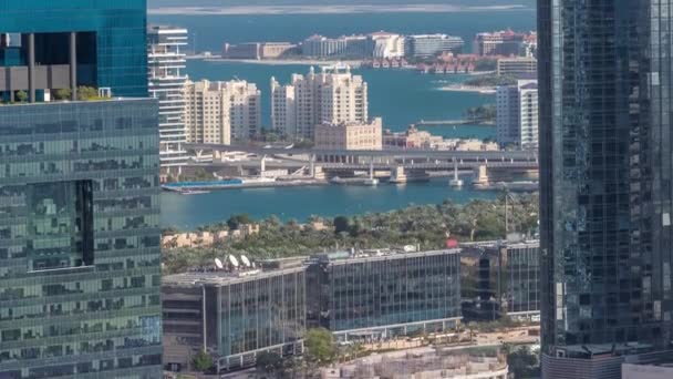 Офіційні будівлі в Дубаї Internet City and Media City District air timelapse — стокове відео