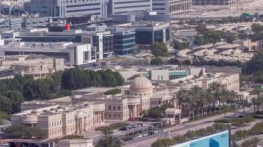 Dubai internet şehri, Dubai 'deki Amerikan Üniversitesi kampüsünün ana girişine sahip..